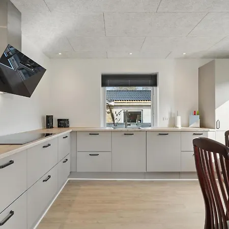 3 Bedroom Cozy In Holiday home