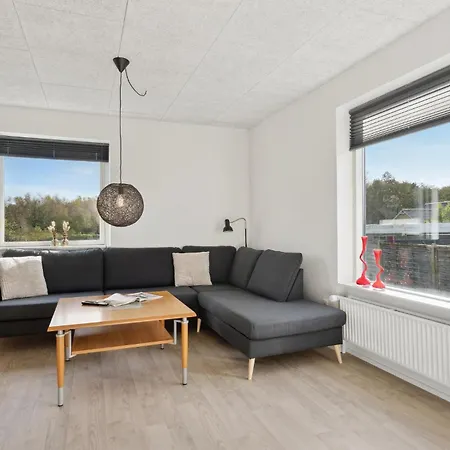 3 Bedroom Cozy In Casa de Férias *