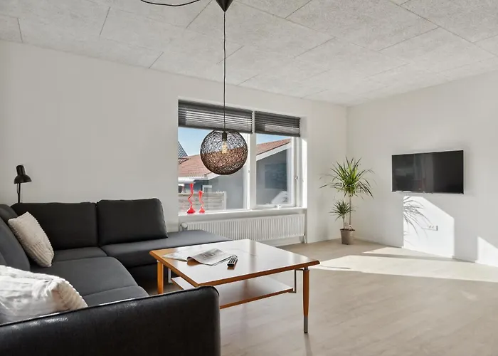3 Bedroom Cozy In *