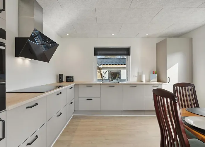 3 Bedroom Cozy In Holiday home