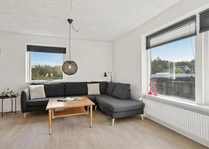 3 Bedroom Cozy In Ferienhaus *